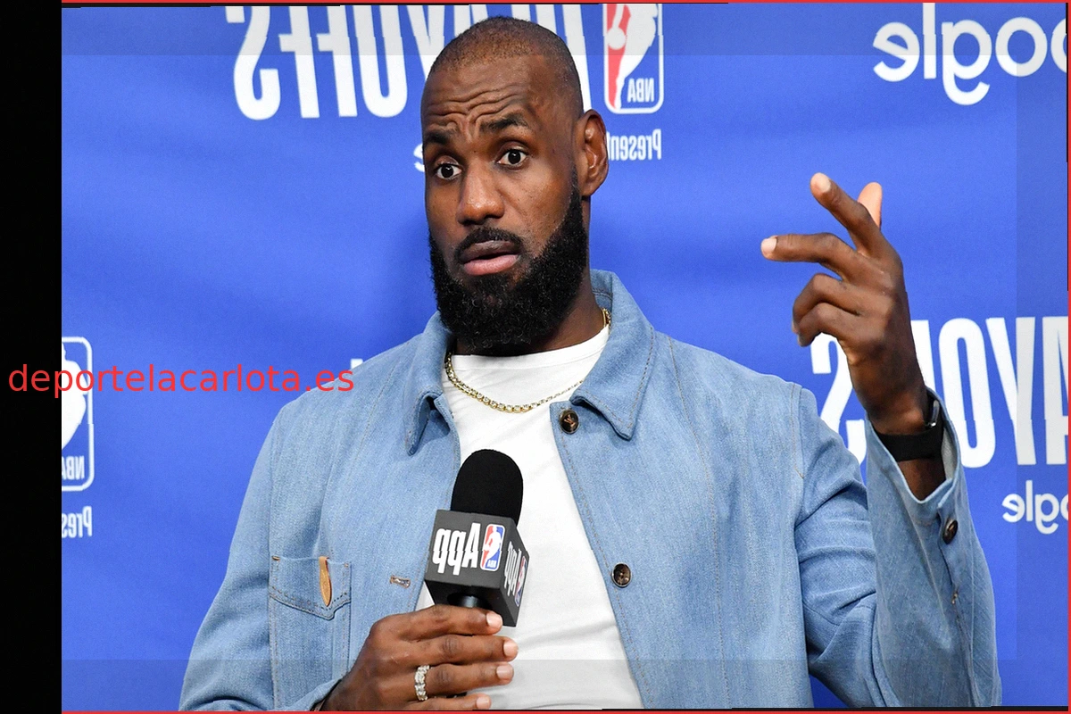 Nuevos Rumores sobre LeBron James: Equipos de la NBA envían mensajes de voz a la estrella durante su reclutamiento en la agencia libre
