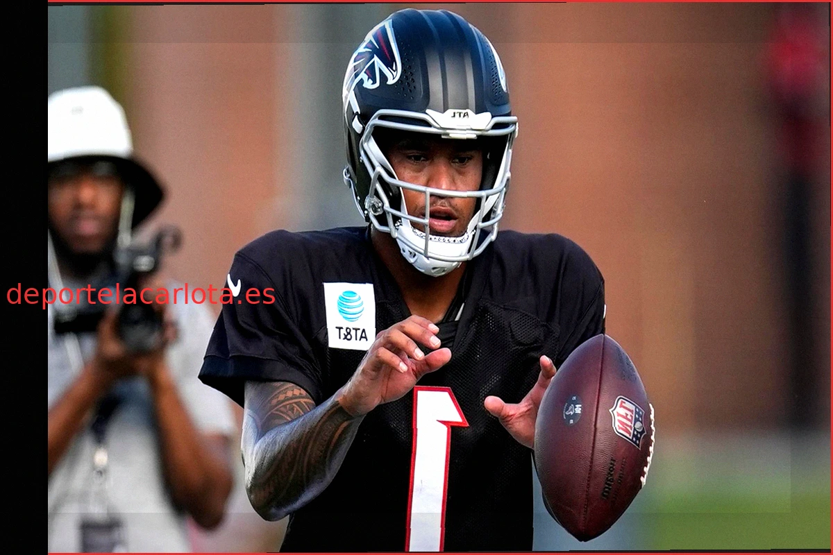 Tua Tagovailoa Sufre Aparente Lesión de Espalda en Práctica de los Falcons