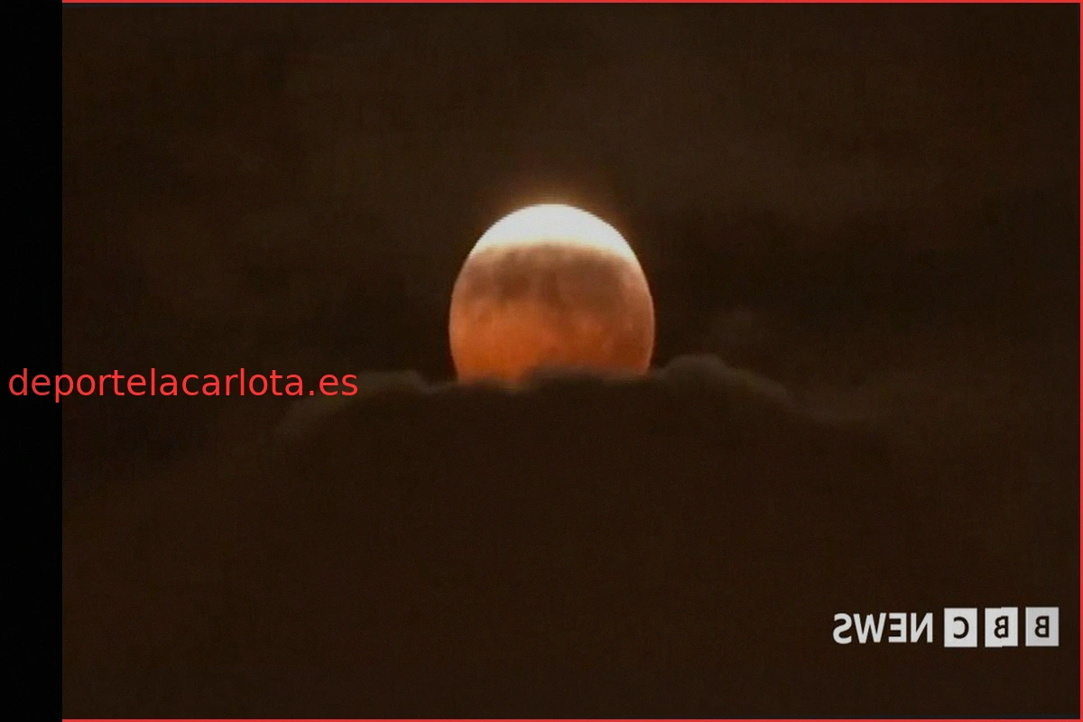 Observadores de estrellas de todo el mundo contemplan el eclipse lunar de 'Luna de Sangre'